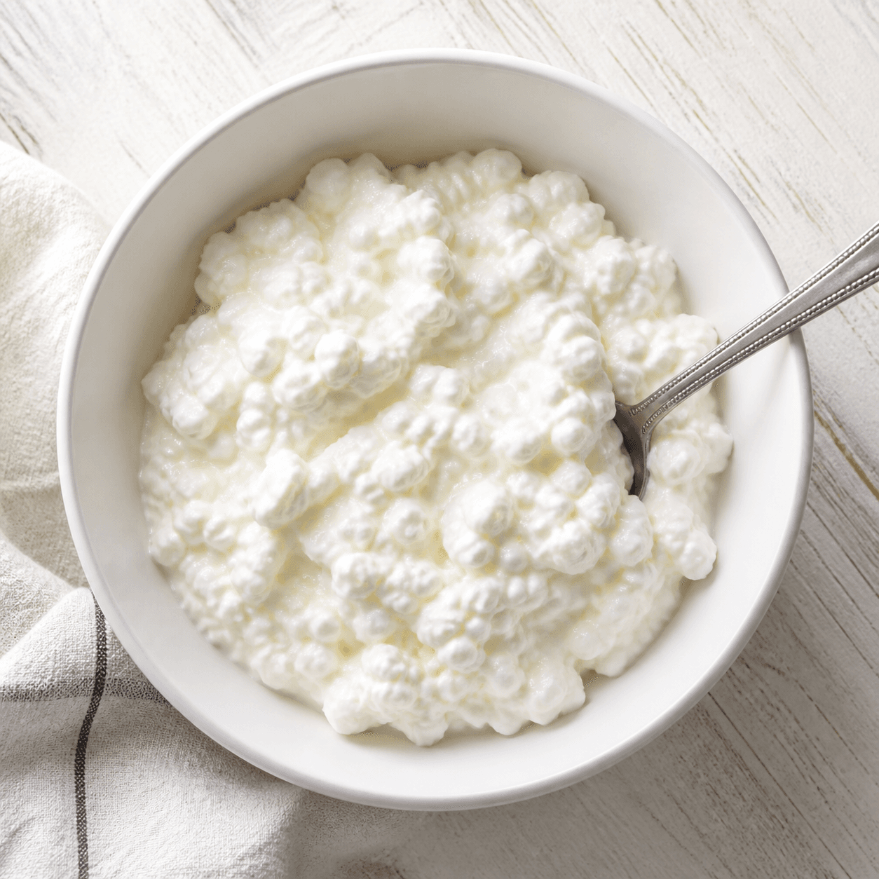 A three-quarter cup serving of low-fat cottage cheese